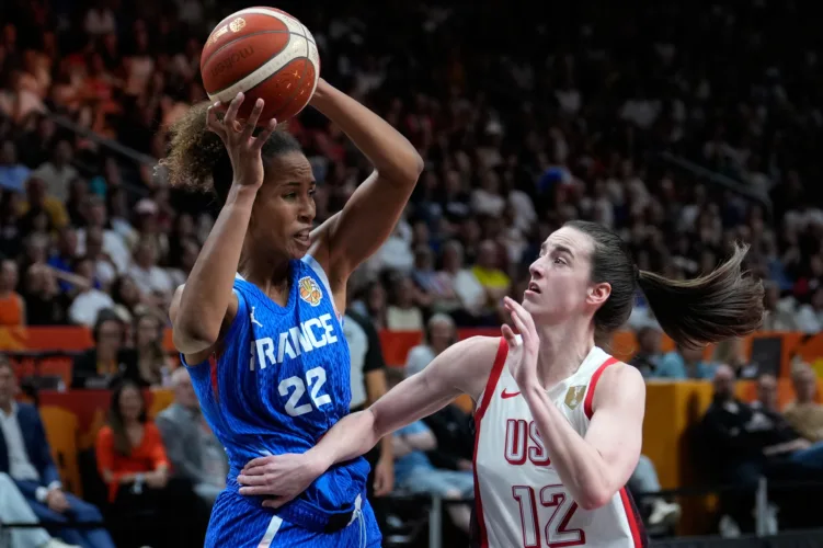 US women's basketball team fights for FIBA win